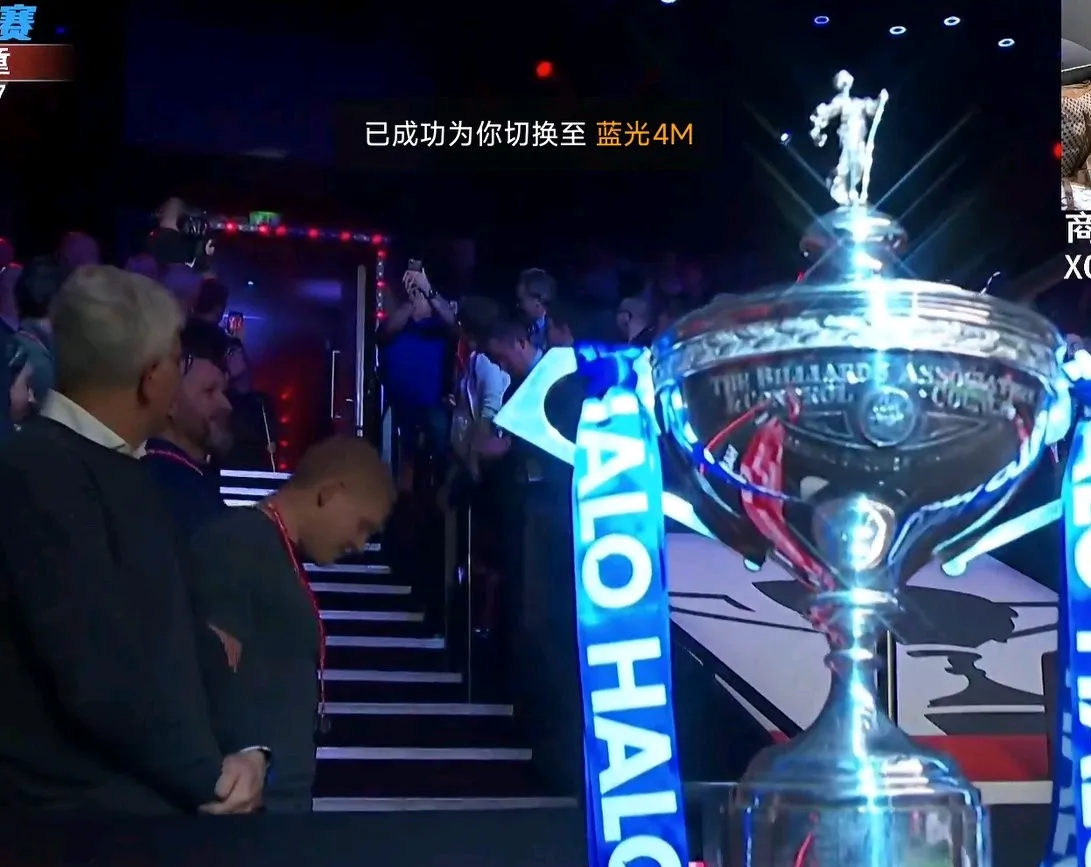 爱游戏官网-费德勒重返赛场，比赛局势复杂首场状态出色，RNG观众沸腾！比赛高潮迭起-爱游戏官网