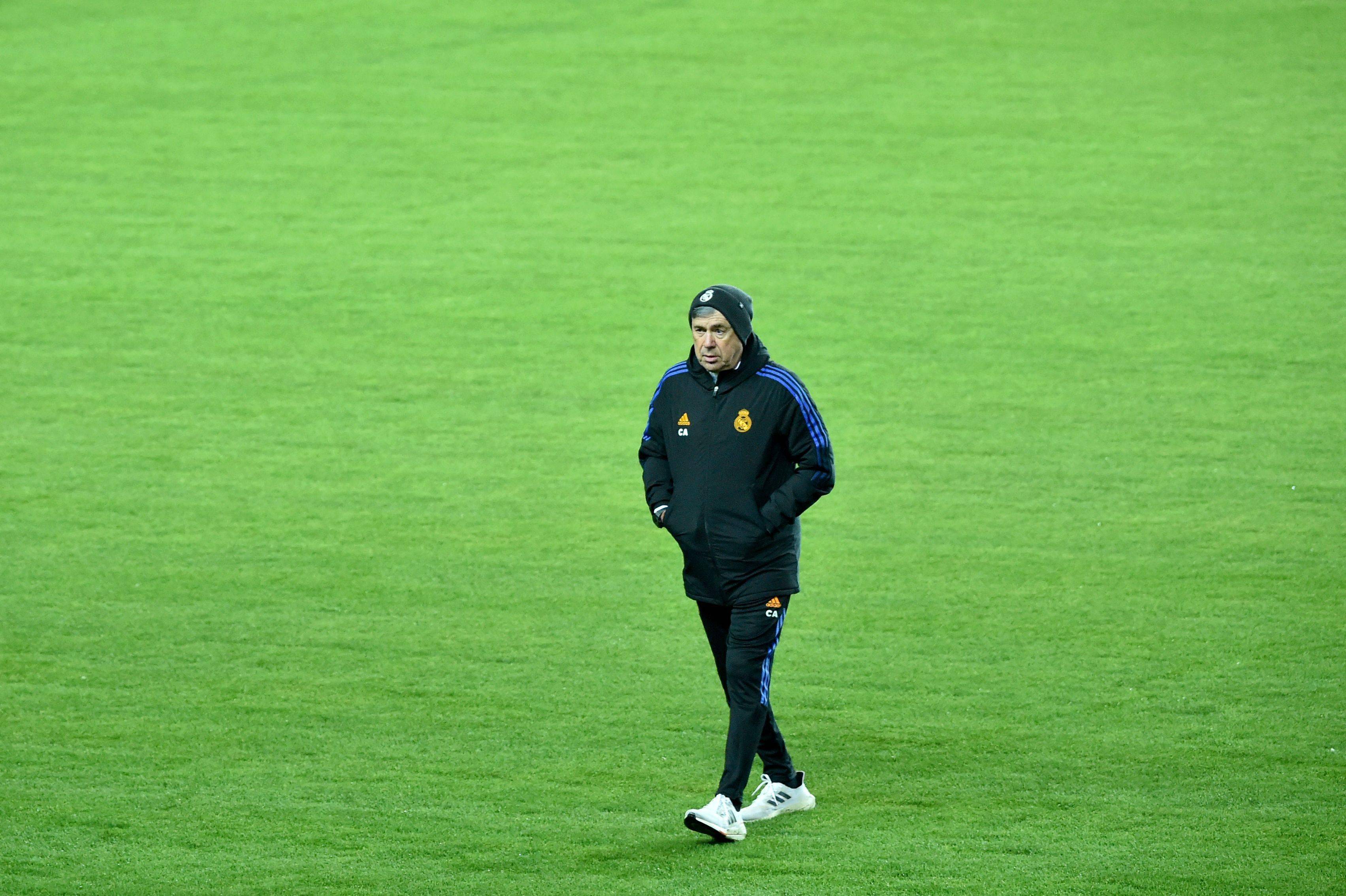 赛前体能课后，瓦伦西亚调整名单备战欧冠，赛场秩序良好，控场能力受关注